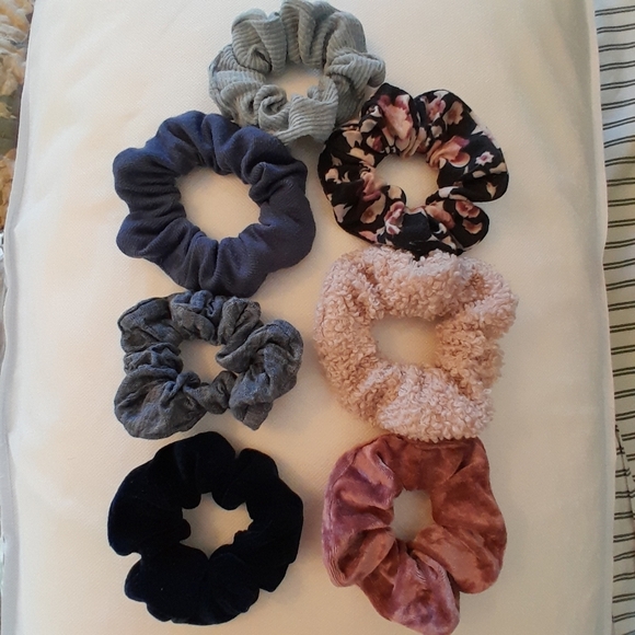Accessories - Free w/ Bundle: Assorted Scrunchies